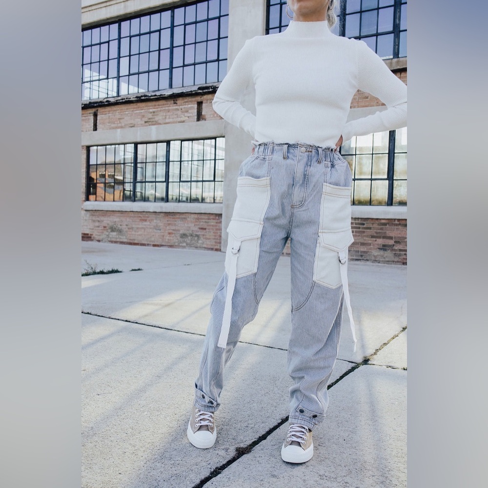 POL Light Blue Denim Cargo Jeans with Cream Pockets - Picture 3 of 16